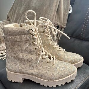 Women's Gianni Bini Leopard
Sparkle Combat Boots size 8